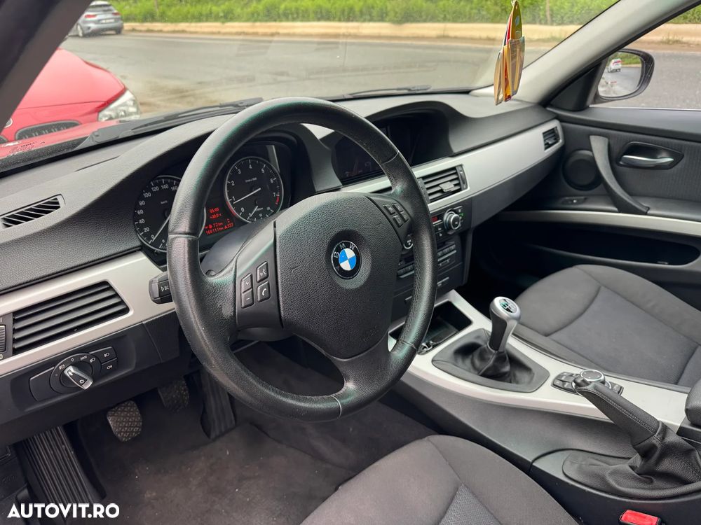 BMW Seria 3 320i - 6