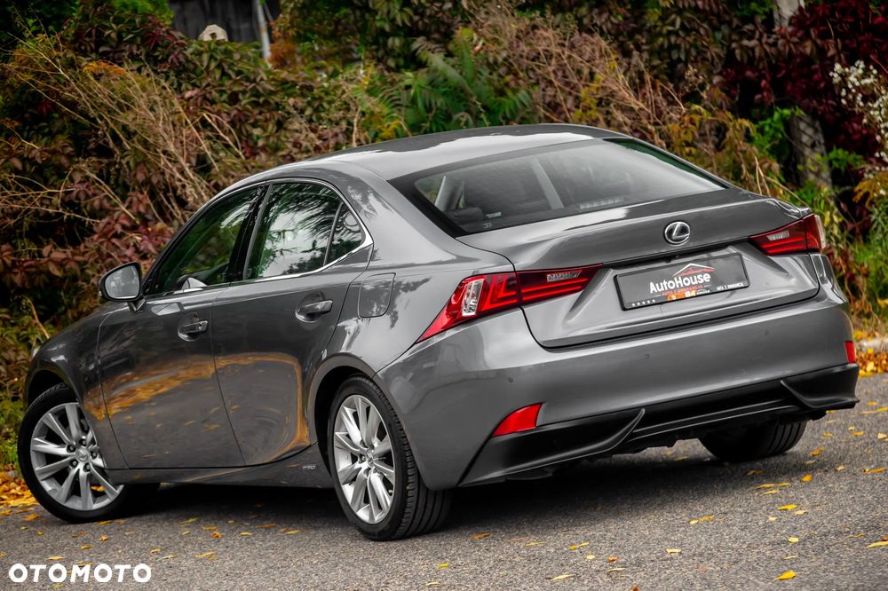 Lexus IS 300h Business Edition - 13