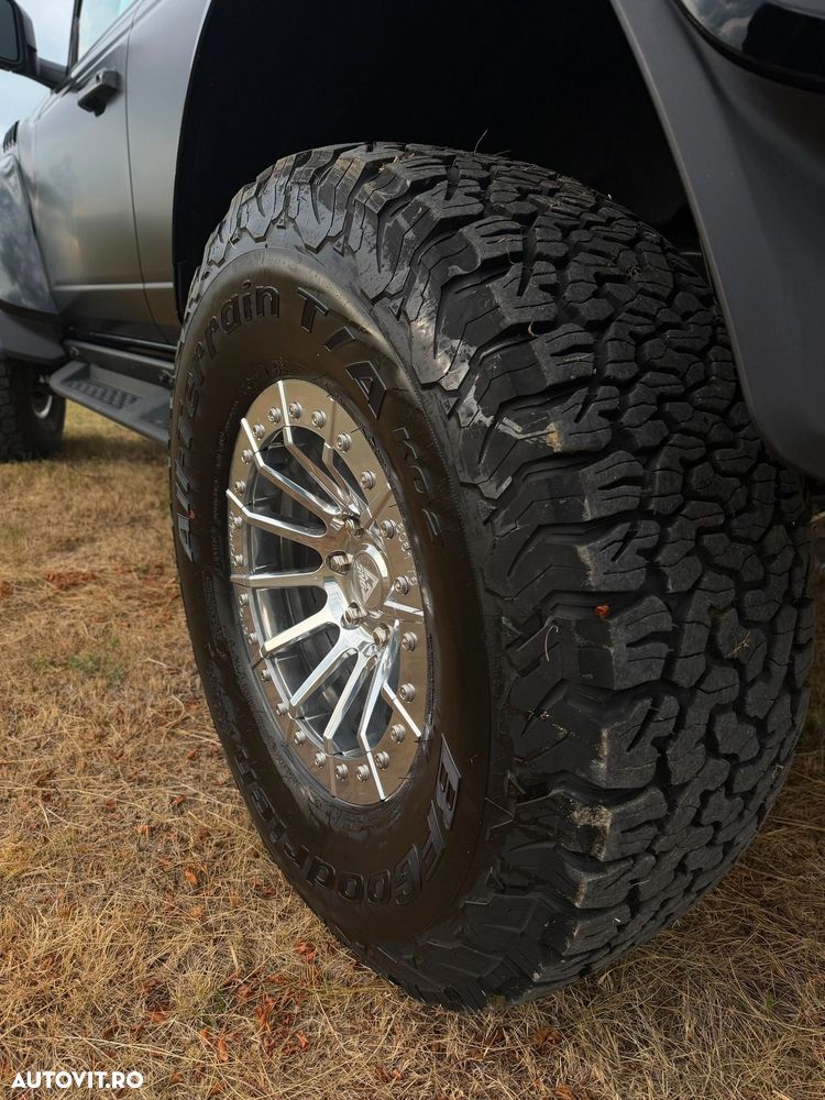 Ford Bronco - 11