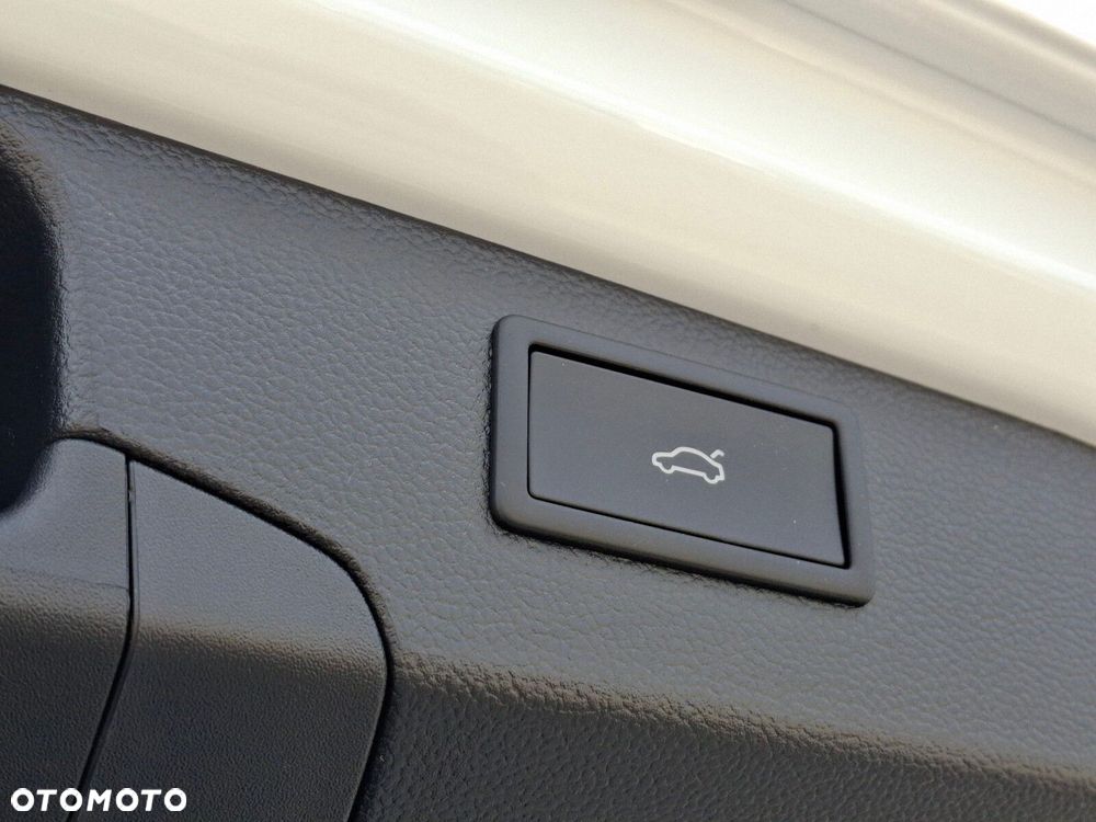 Volkswagen Passat Variant 1.5 TSI EVO Elegance DSG - 9