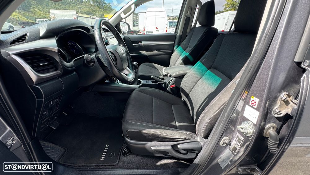 Toyota Hilux 2.4 D-4D 4WD CD Tracker - 38