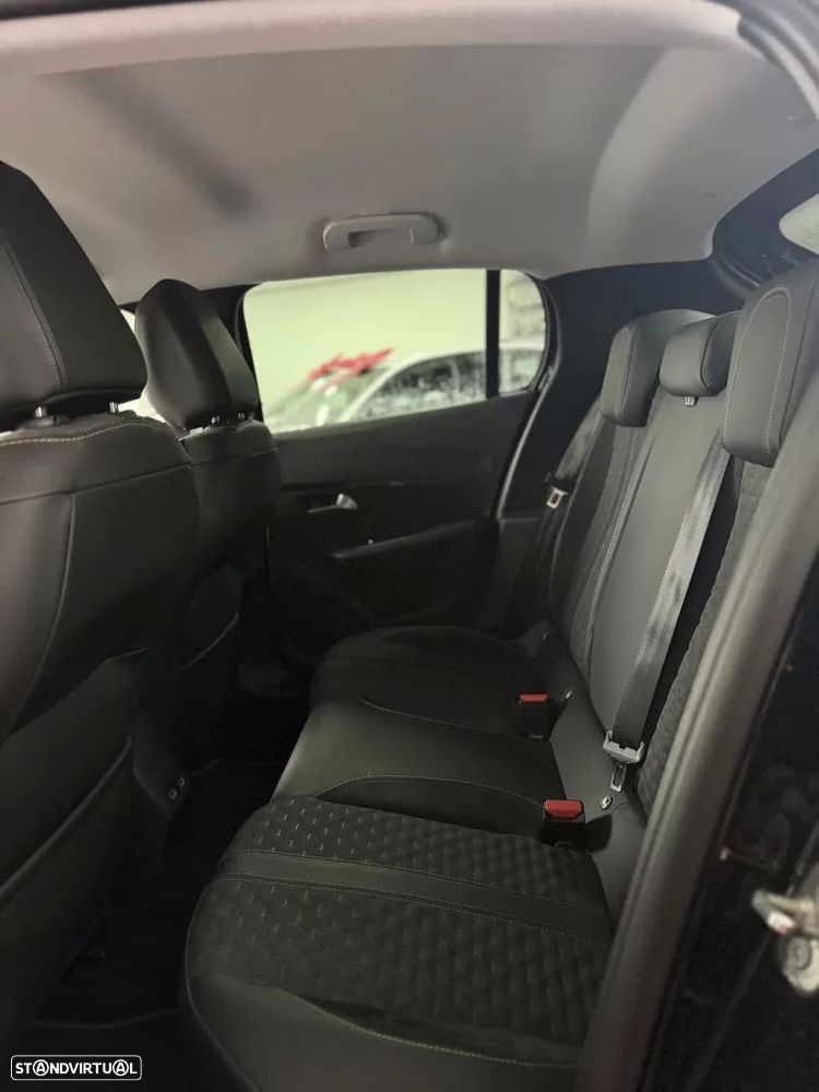 Peugeot e-208 Allure - 11