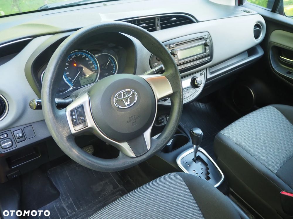 Toyota Yaris Hybrid 100 Life - 10