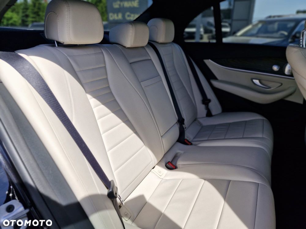 Mercedes-Benz Klasa E 220 d 4-Matic 9G-TRONIC - 17