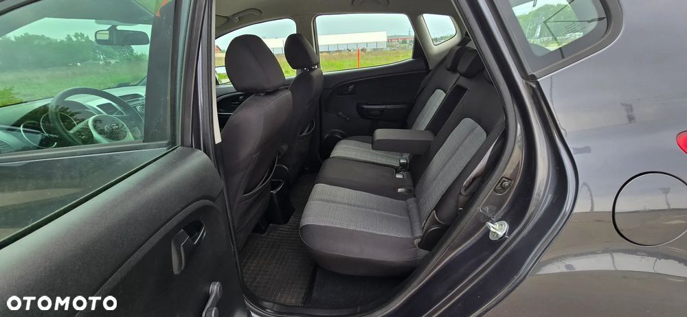 Kia Venga - 5
