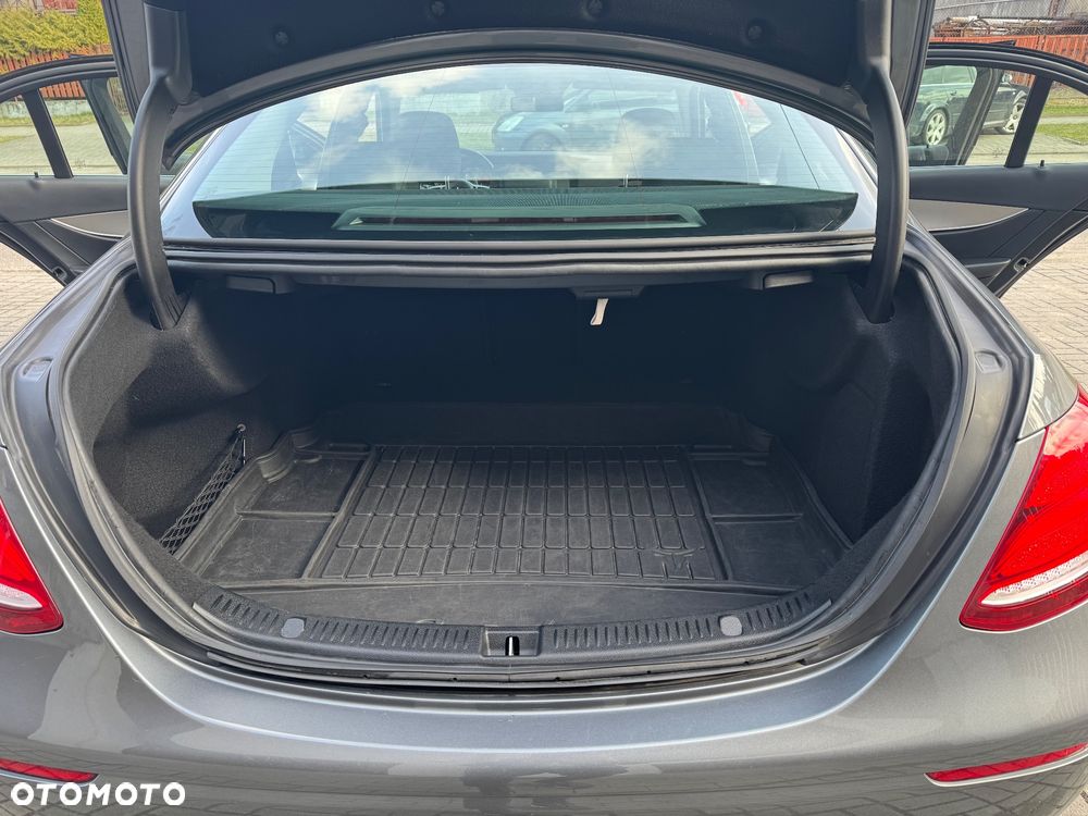 Mercedes-Benz Klasa E 220 d 4-Matic 9G-TRONIC - 31