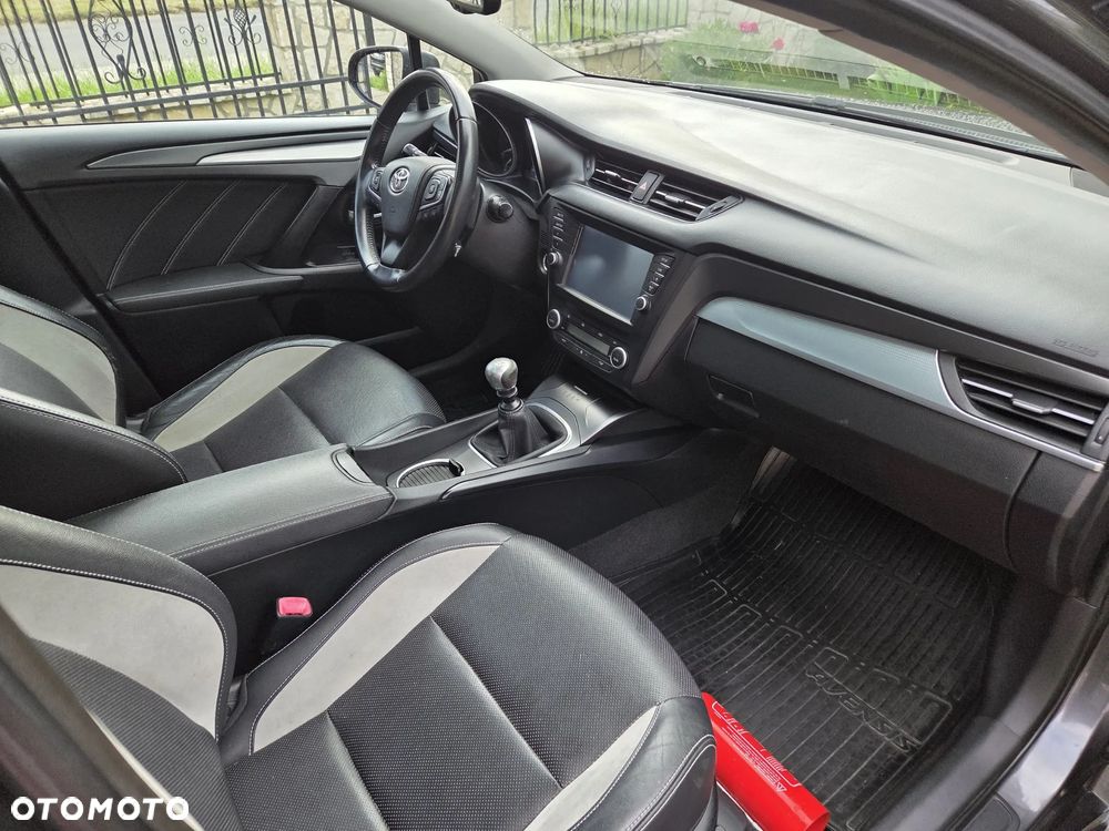 Toyota Avensis - 24