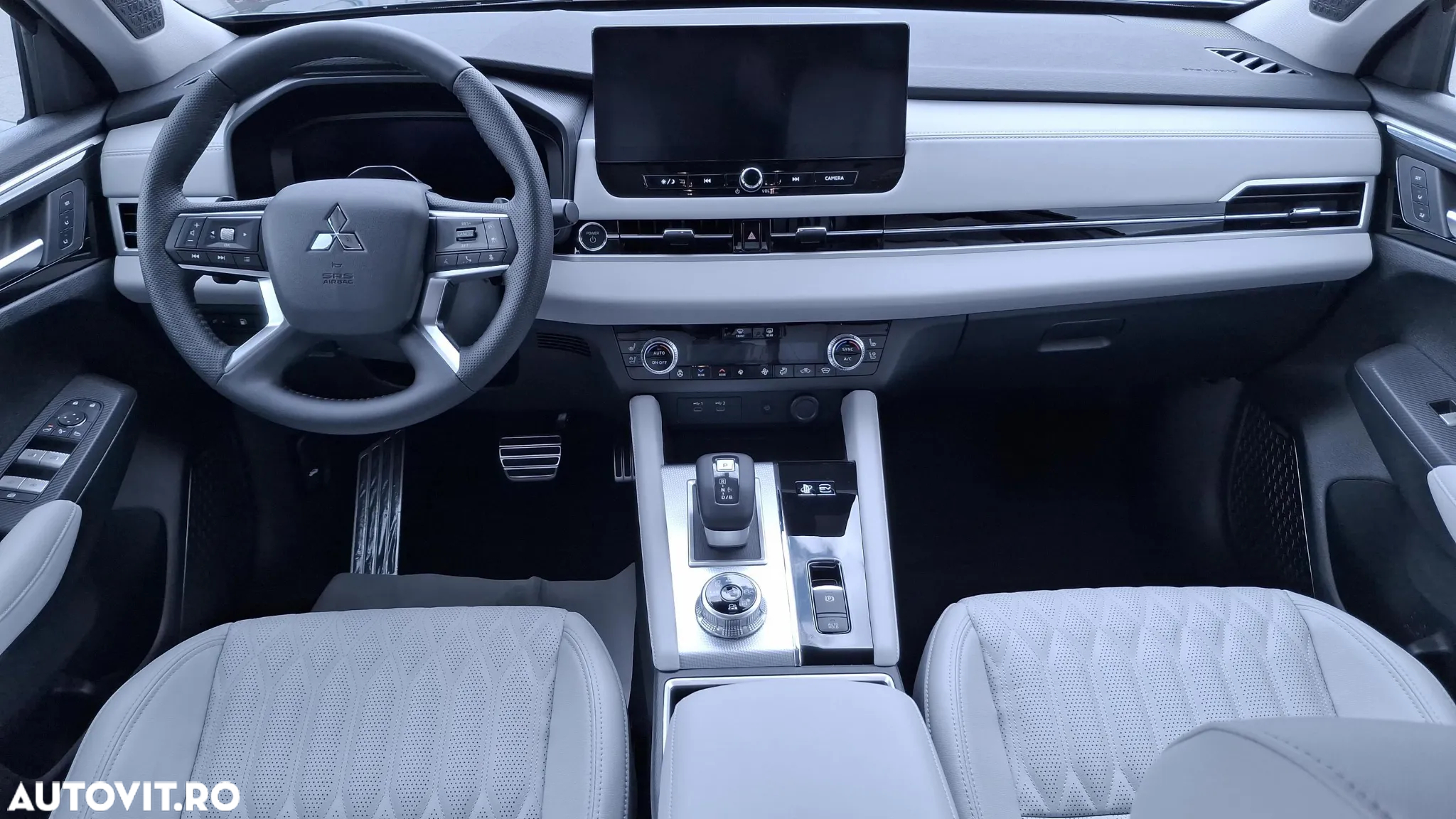Mitsubishi Outlander PHEV 2.4 L 4X4 Instyle - 12