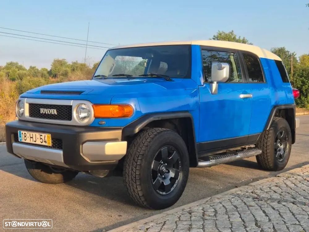 Toyota FJ Cruiser - 1