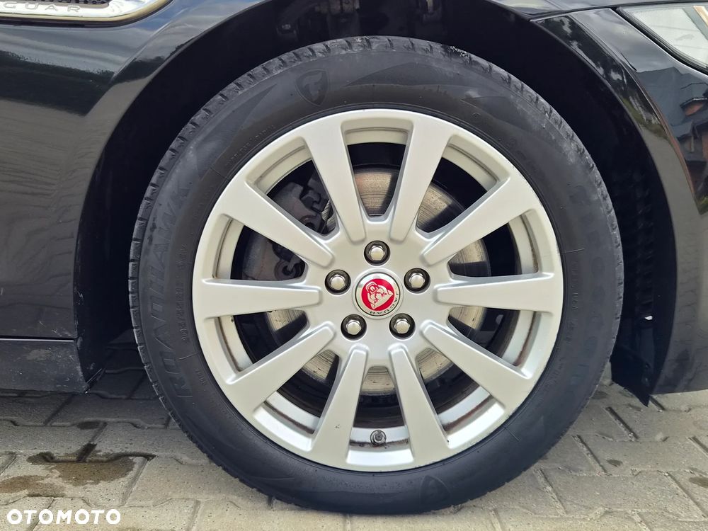 Jaguar XE 2.0 D180 SE - 22