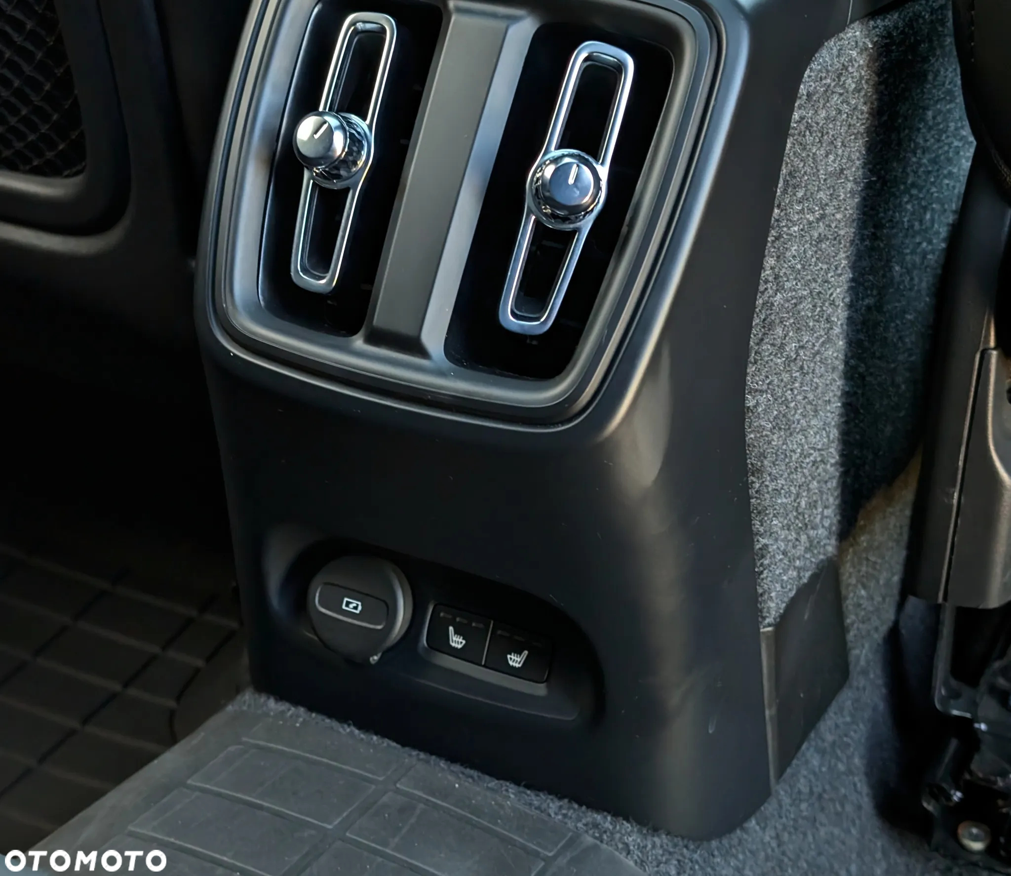 Volvo XC 40 82kWh P8 Recharge AWD Pro - 22