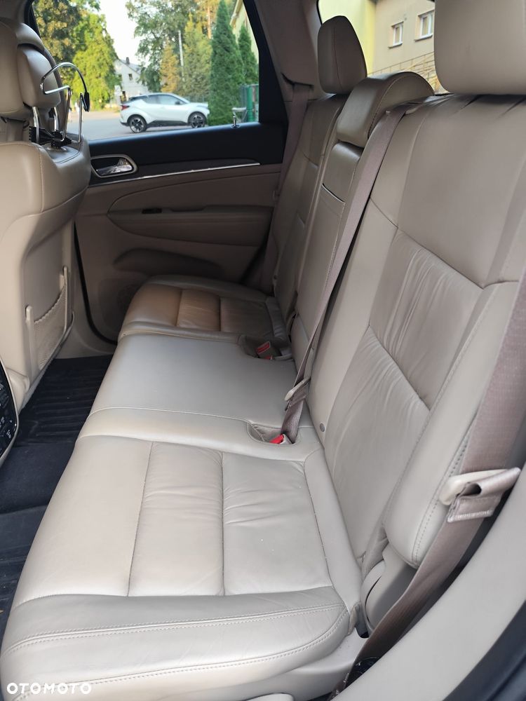 Jeep Grand Cherokee - 23