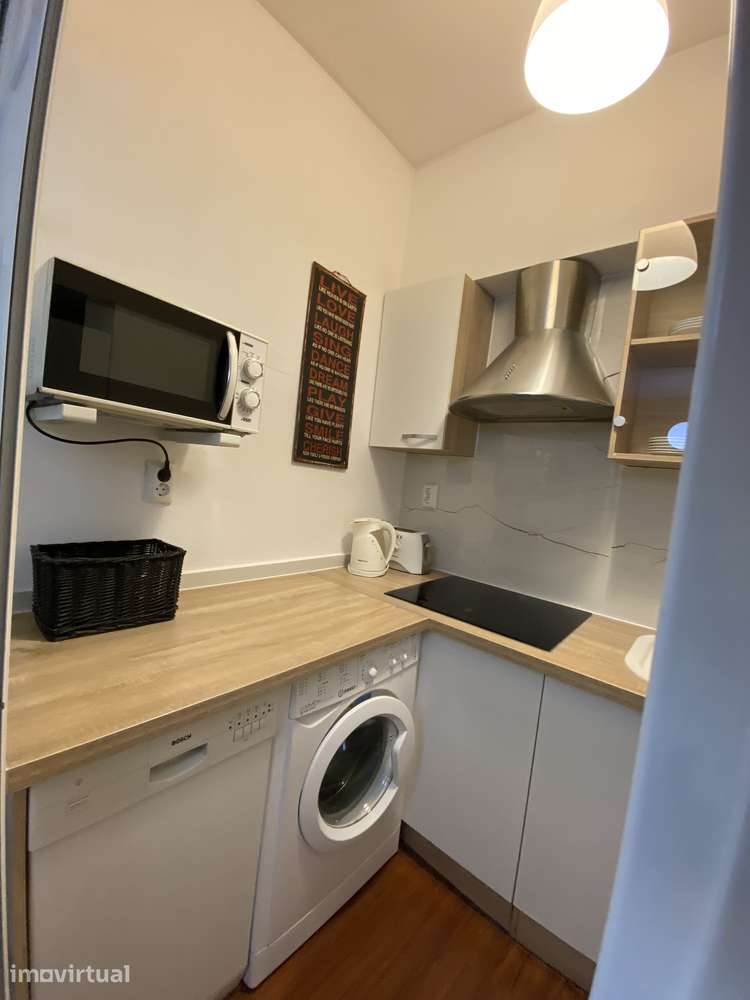 Apartamento T1 com elevador e varanda junto à Graça - Grande imagem: 5/12