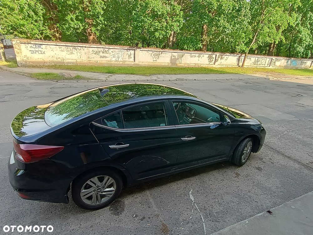 Hyundai Elantra - 11