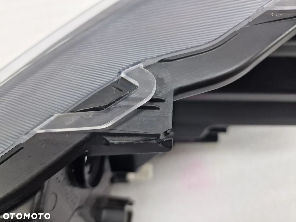 TOYOTA YARIS IV 19- LEWA / PRAWA ZWYKŁA SOCZEWKA LAMPA PRZEDNIA PRZÓD , NR KOITO K0-6 , NR AUKCJI LA47 - 11