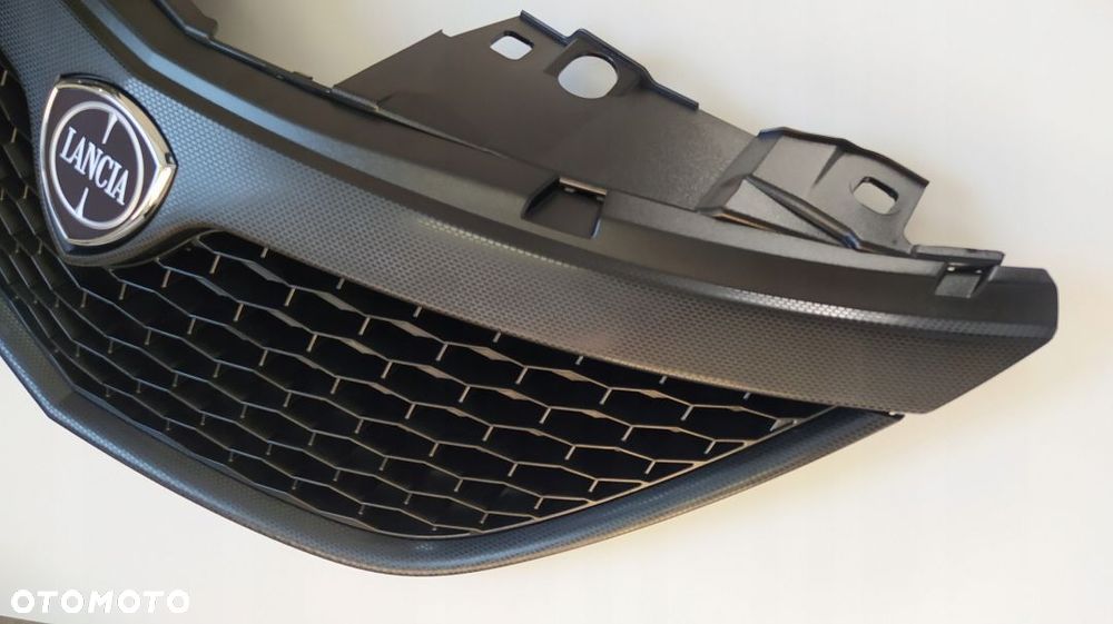 GRILL ATRAPA LANCIA YPSILON 735618647 - 2