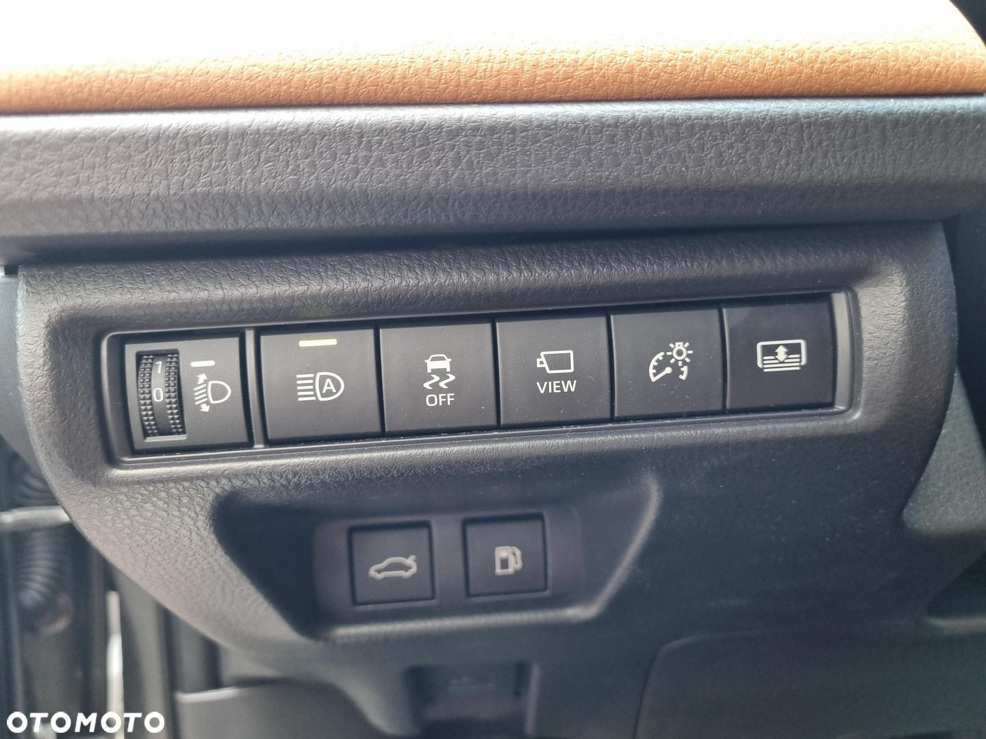 Toyota Camry - 19