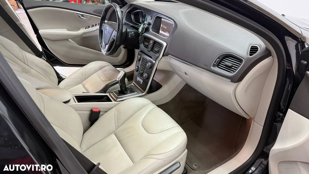 Volvo V40 Cross Country D2 Momentum - 8