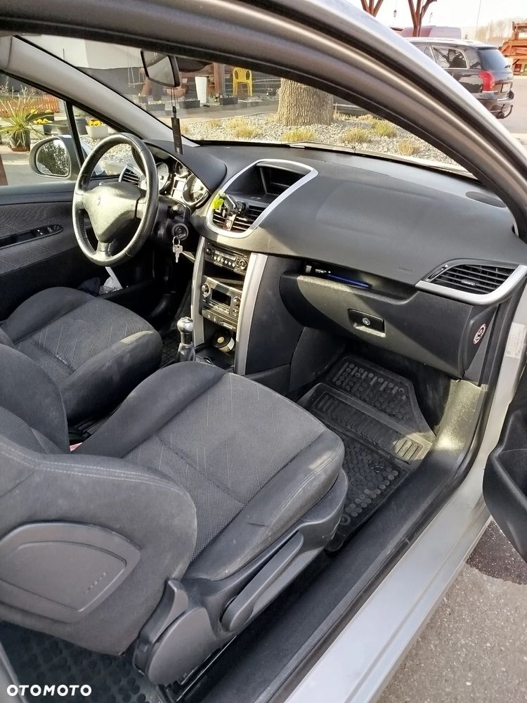 Peugeot 207 - 8