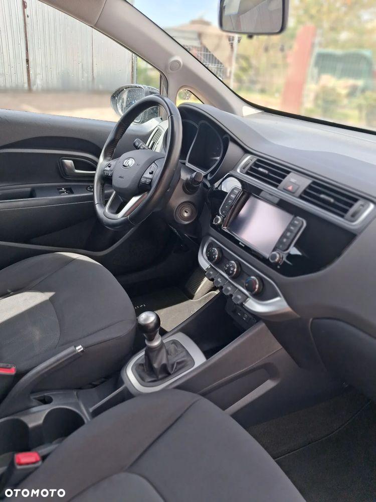 Kia Rio - 8