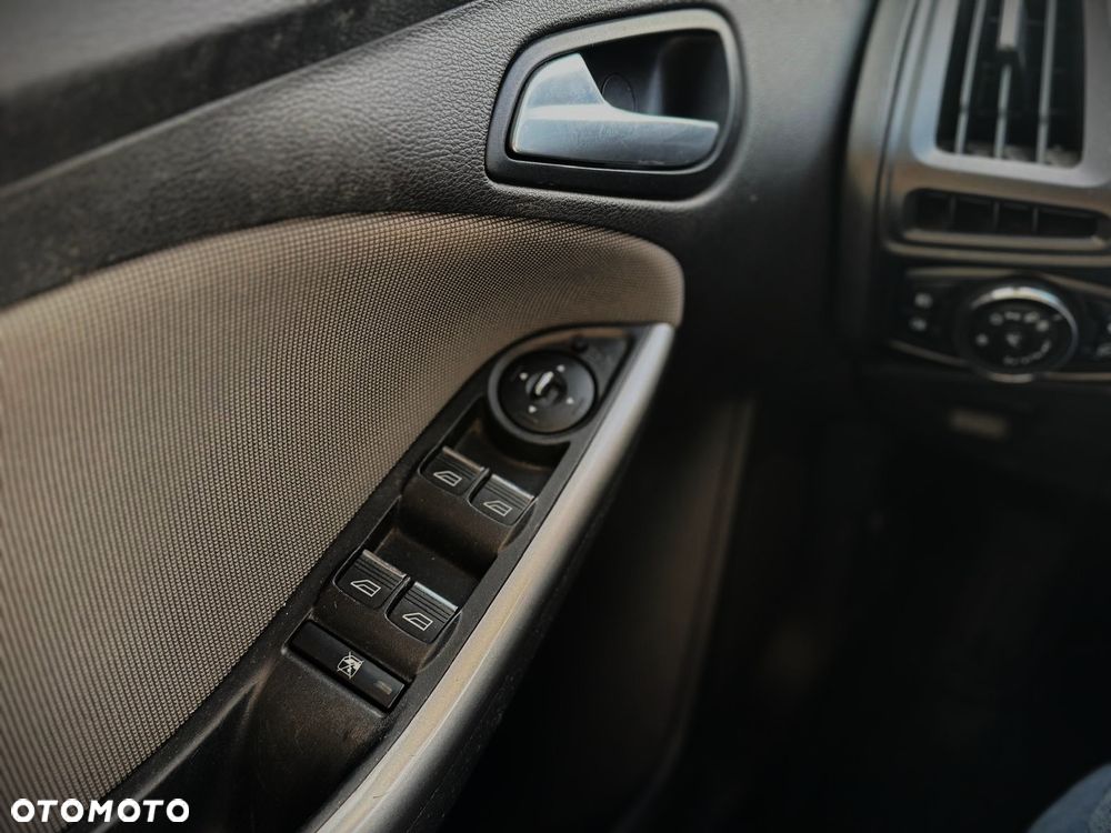 Ford Focus - 12