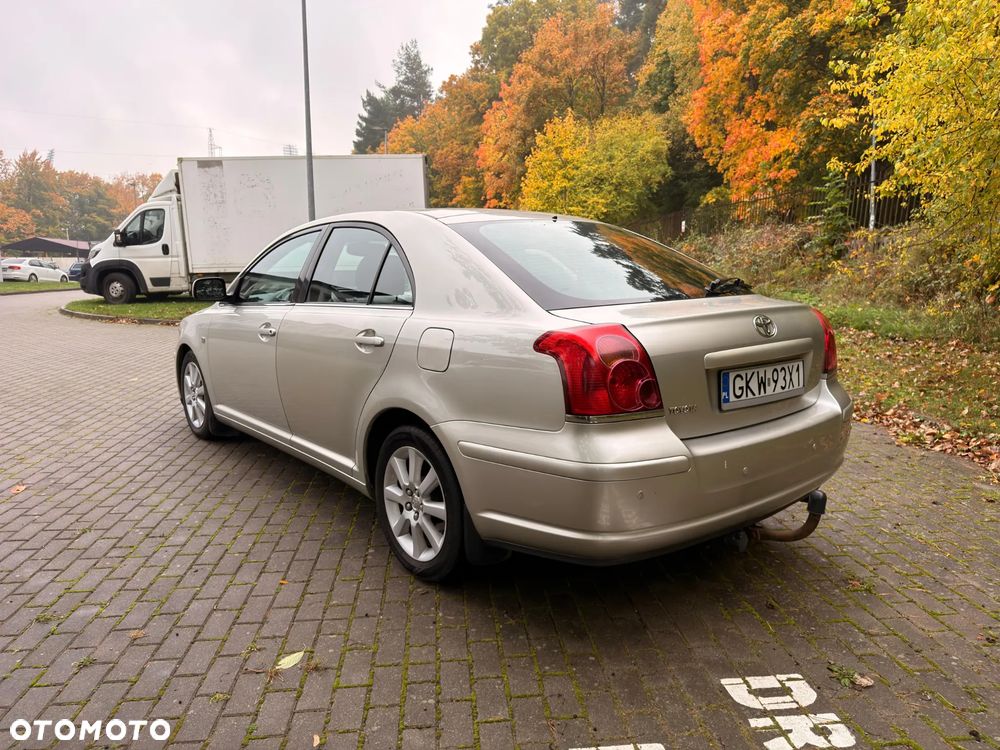 Toyota Avensis - 8