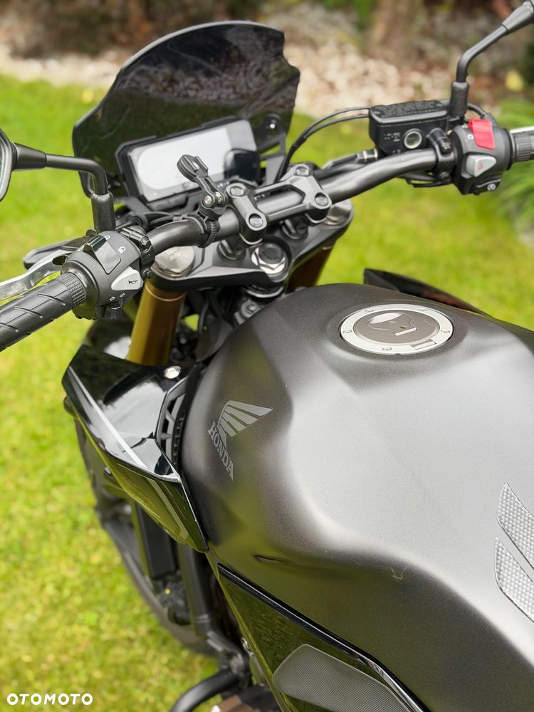 Honda CB - 12