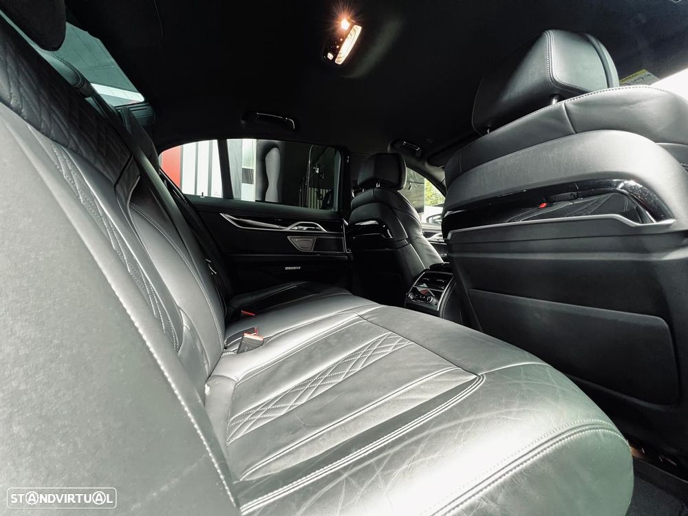 BMW 740 d xDrive Pack M - 36