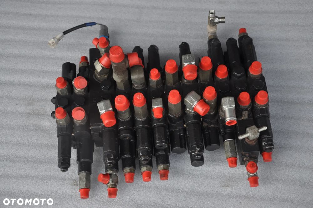 Rozdzielacz hydrauliczny Yanmar Vio 25-6  B16-74110 - 1