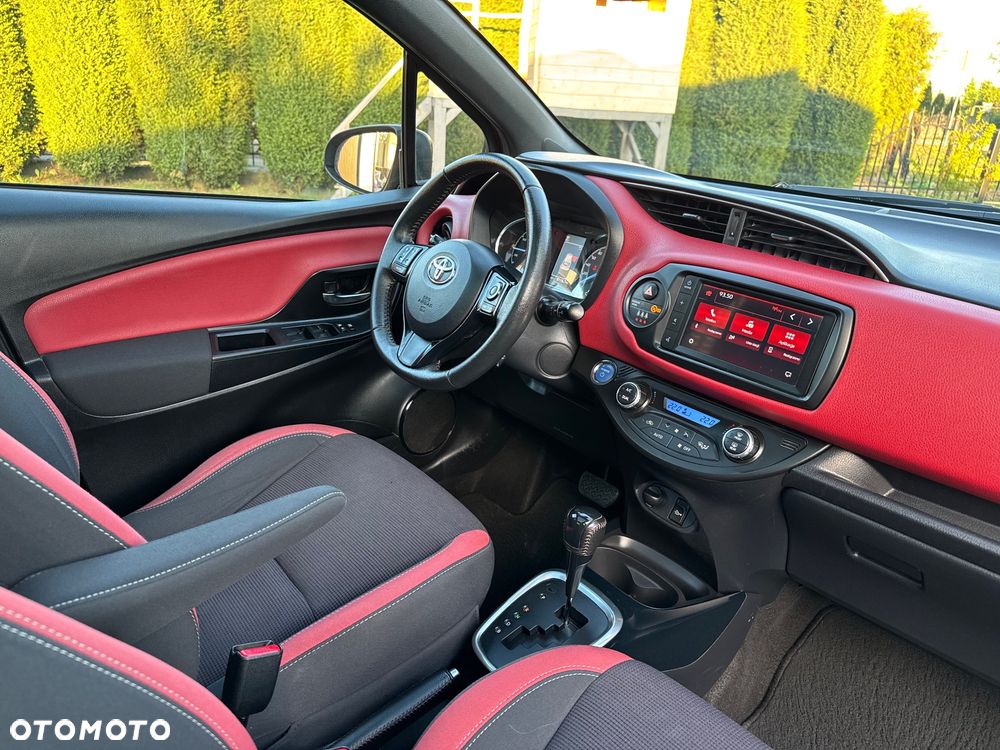 Toyota Yaris Hybrid 100 Selection Platinum - 22