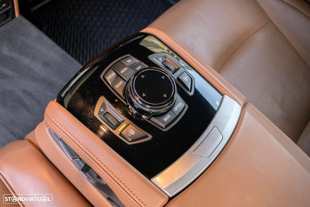 BMW 750 Li xDrive Pack M — fotografia 49