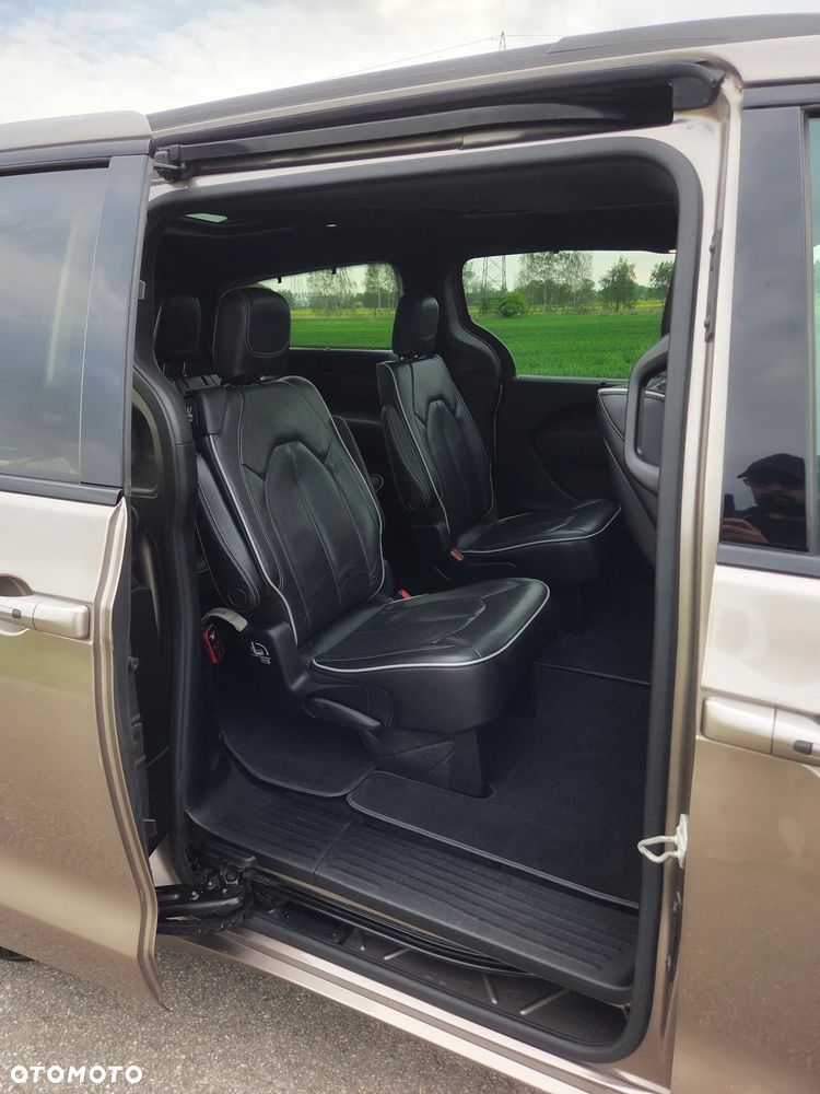 Chrysler Pacifica - 5