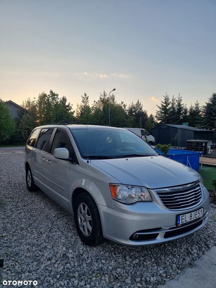Chrysler Town & Country - 1