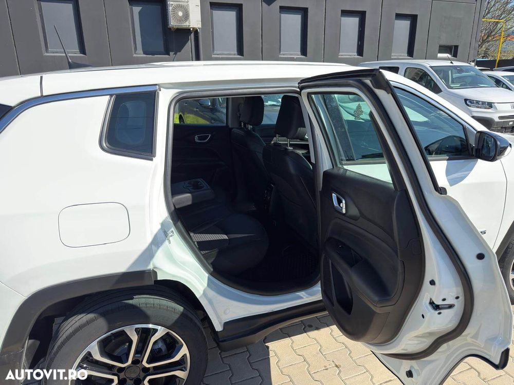 Jeep Compass - 26