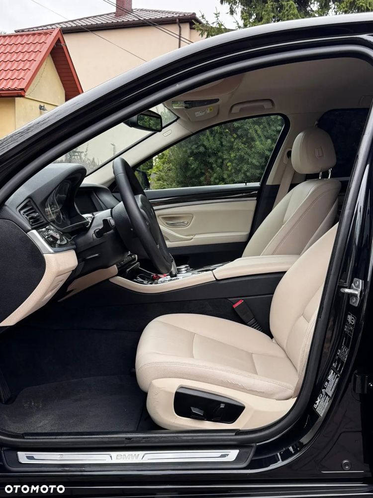 BMW Seria 5 530d Touring Luxury Line - 23