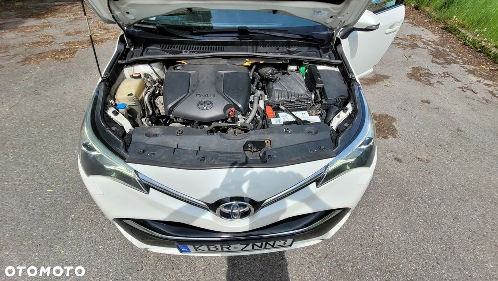 Toyota Avensis 2.0 D-4D Premium - 21