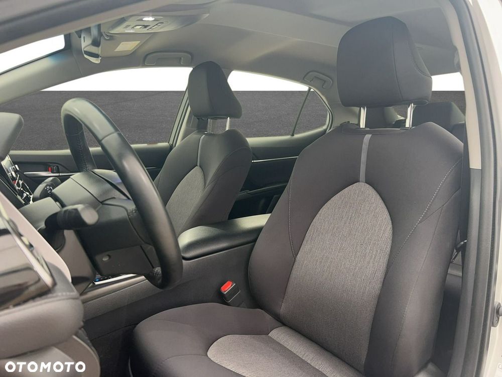 Toyota Camry - 10