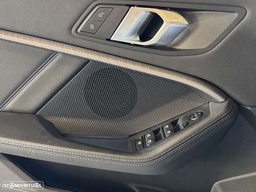 BMW 116 d Pack Desportivo M Auto - 11