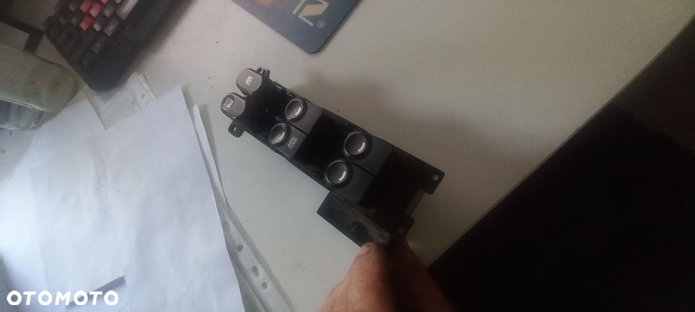 PANEL PRZELACZNIK SZYB HYUNDAI i30  07- WERSJA EUROPEJSKA 93570-2L010 - 1