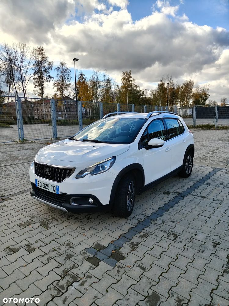Peugeot 2008 1.2 Pure Tech Allure S&S - 19