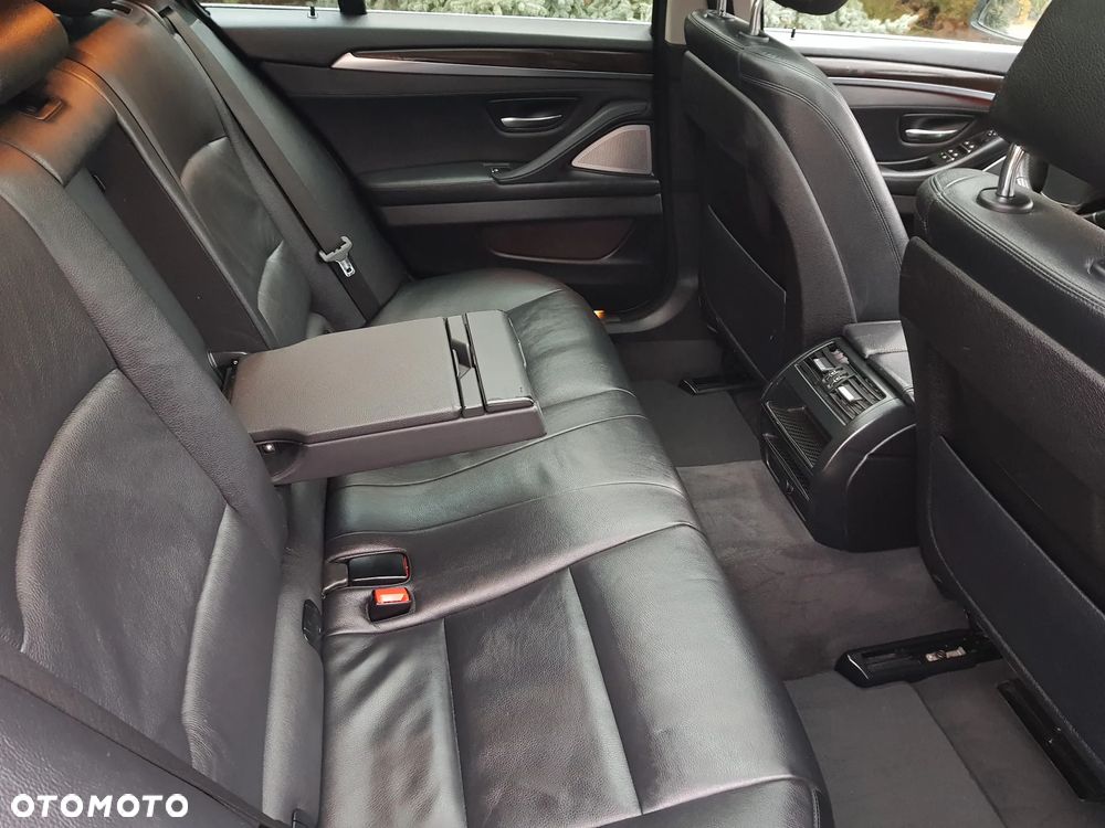 BMW Seria 5 525d Touring Sport-Aut - 29