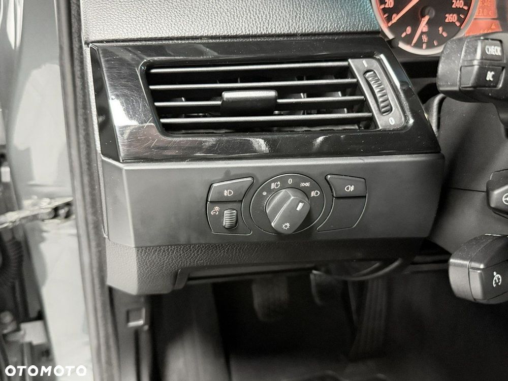 BMW Seria 5 520i - 25