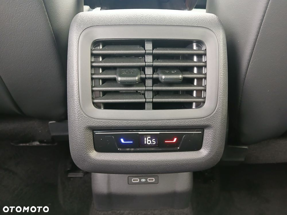 Volkswagen T-Roc 1.5 eTSI R-Line DSG - 11