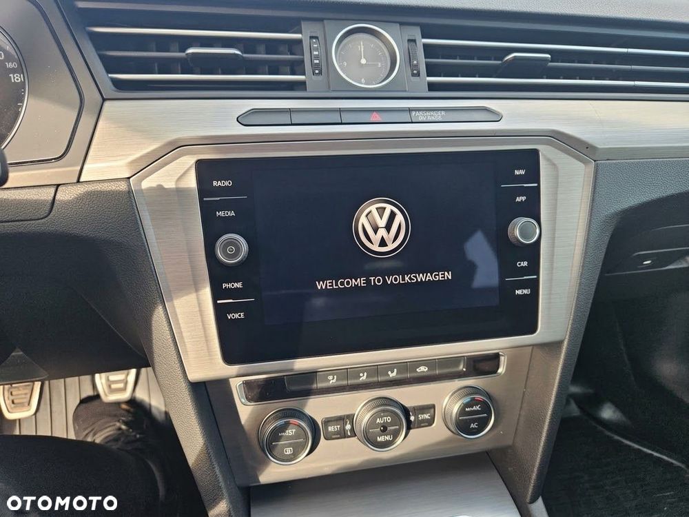 Volkswagen Passat - 12