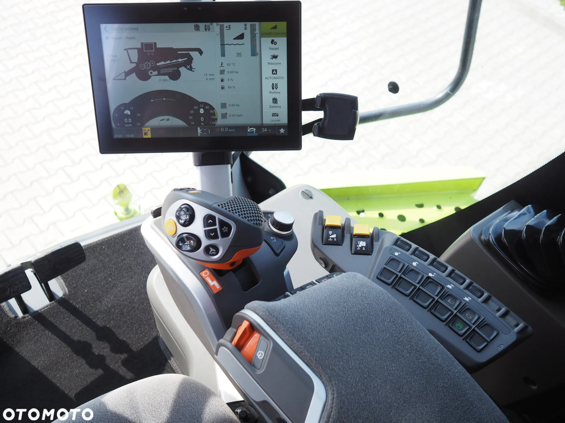 Claas Tucano 440 + V620 - 7