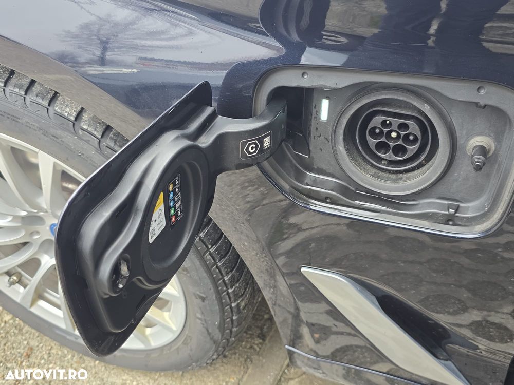BMW Seria 5 530e xDrive AT PHEV - 36