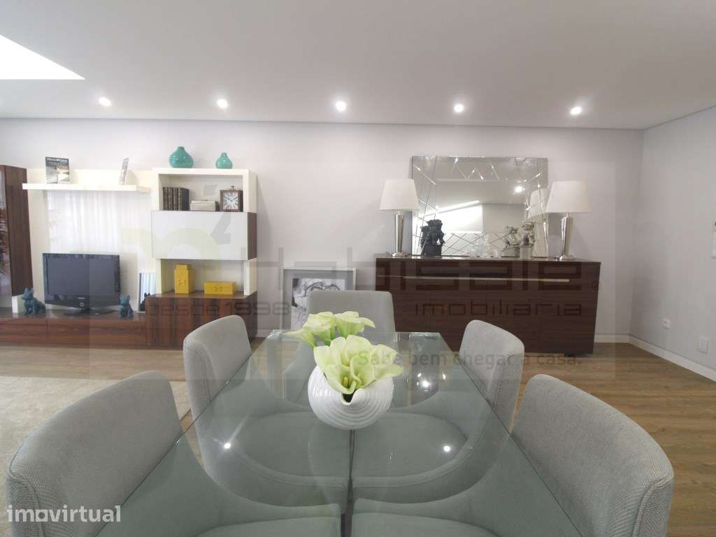 T3 Excelentes Acabamentos com Box Perto da Praia de Carcavelos - Grande imagem: 4/21
