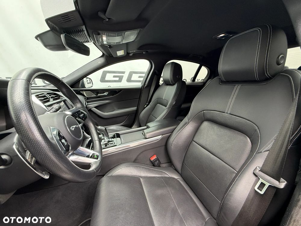 Jaguar XE 2.0 D200 mHEV R-Dynamic Black - 14