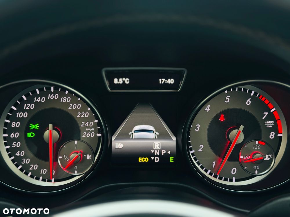 Mercedes-Benz GLA 200 7G-DCT Style - 16