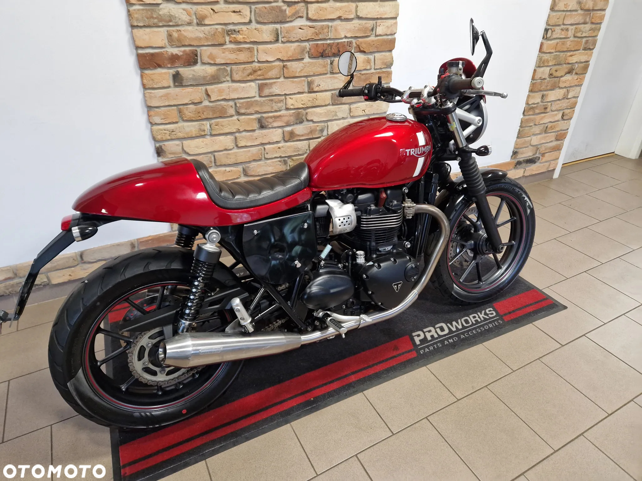 Triumph Street Twin - 3